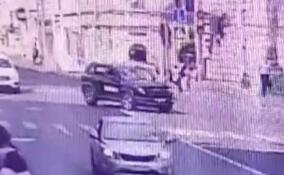 В центре Петербурга патрульный автомобиль столкнулся с иномаркой