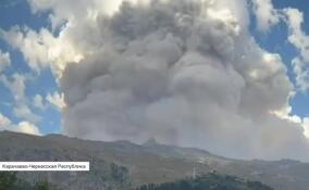 Увеличилась площадь лесного пожара возле поселка Домбай в Карачаево-Черкесии