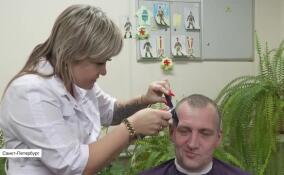 Волонтеры красоты из Гатчины преобразили раненых бойцов в Госпитале для ветеранов войн