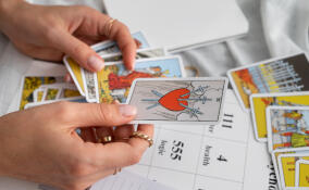 Тяга к инфернальному: почему гадалки и маги снова пользуются спросом у россиян