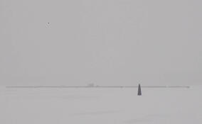 Аэролодка влетела в плавучий дом на Свири