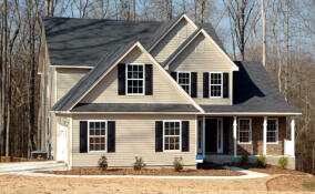 Более 200 частных домов дешевле 1 млн рублей выставлены на продажу в Ленобласти