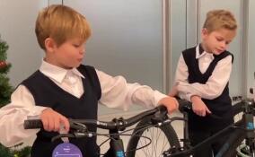 Александр Дрозденко исполнил мечту школьника в рамках «Ёлки желаний»