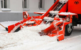 Более 400 работников задействовано на уборке дорог Ленобласти