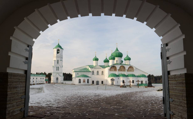 Александр Дрозденко в сочельник поделился фотографиями храмов Ленобласти