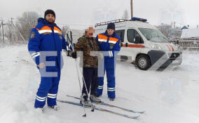 Пожилому мужчине стало плохо во время лыжной прогулки под Волховом