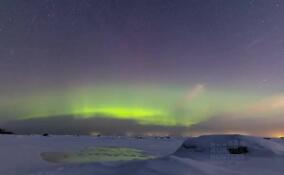 Северное сияние запечатлели у Шепелевского маяка в Ленобласти