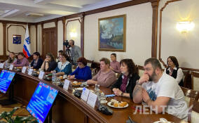 Александр Дрозденко встретился с семьями героев-десантников