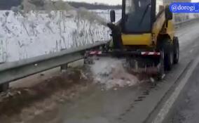 За сутки в Ленобласти убрали более 4 тысяч километров дорог