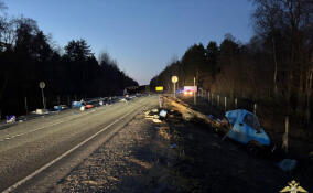 На трассе «Кола» столкнулись фургон и «Камаз»