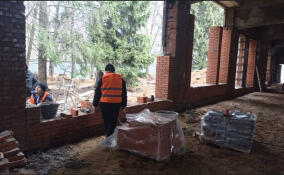 В Сертолово продолжается ремонт Дома офицеров