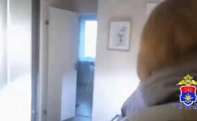 Полицейские задержали молодого петербуржца за граффити на вагонах