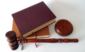 Чиновника из Петербурга за разглашение гостайны приговорили к условному сроку