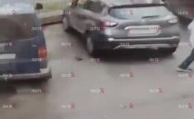 Прохожая похитила кошелек пенсионерки в Гатчине