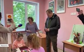 Александр Дрозденко посетил образовательные и культурные объекты в Мариуполе