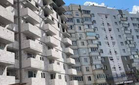 Главе Ленобласти показали ход восстановления поврежденного от удара ВСУ дома в Белгороде