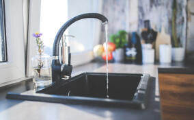 Жители Отрадного пожаловались на грязную питьевую воду