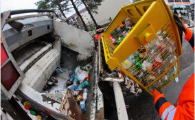 На майских праздниках в Ленобласти будет работать больше мусоровозов