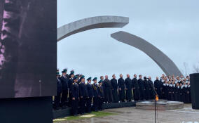 Эстафета Вечного огня на Дороге жизни городов воинской славы проходит в Ленобласти