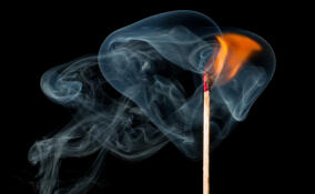 В Рябово полыхал расселенный дом на 375 «квадратов»