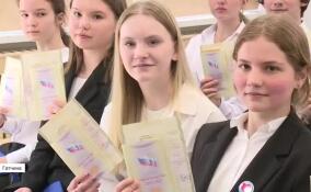 Старшеклассники Гатчинской школы № 9 получили свою первую медицинскую специальность
