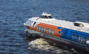 Из центра Петербурга в Петергоф и Кронштадт начал ходить тактовый метеор