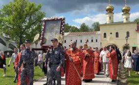 Тихвинскую икону Божией Матери перенесли в Успенский собор