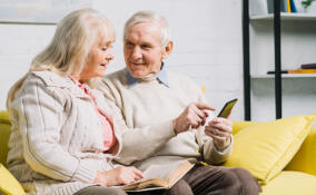 Более 23 тысяч пенсионеров Петербурга и Ленобласти получили пластиковое свидетельство