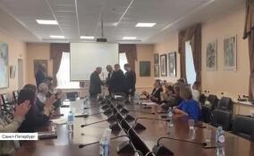 Круглый стол под девизом «Ленинградцы своих не бросают» прошел в Доме дружбы 47-го региона