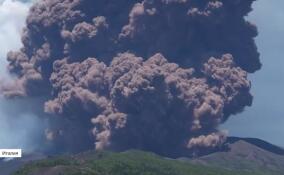 Вулкан Этна выбросил облако пепла на 6,5 километров в высоту