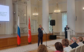 В Смольном наградили лучших соцработников Петербурга