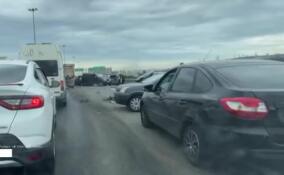 Три человека пострадали в массовом ДТП на Кольцевой автодороге в Петербурге