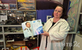 Дочь космонавта Германа Титова посетила Гатчинский музей истории военной авиации