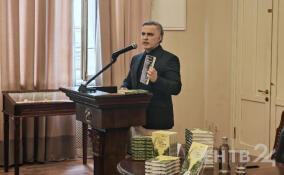 Генпрокурор Венесуэлы презентовал свой сборник стихов в Петербурге