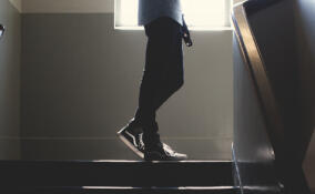 Неизвестный приставал к подростку в Форносово