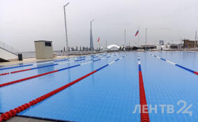 В Финском заливе открылся уличный бассейн