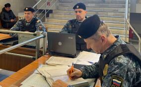 В суды Ленобласти с начала года попытались пронести более 2,5 тыс. опасных предметов