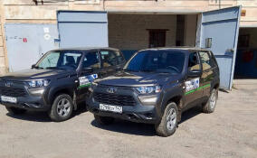 Врачам из Сланцевского района передали два новых служебных авто