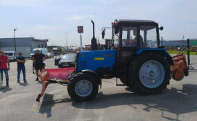 Контрактники из Ленобласти смогут получить удостоверение тракториста-машиниста