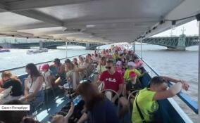 Прогулка по Неве: в Петербурге состоялась благотворительная акция для детей, нуждающихся в поддержке