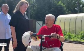 Лира Бурак вручила трицикл ветерану Великой Отечественной войны