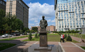 В Петербурге благоустроили сквер у памятника Собчаку