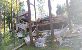 В деревне Вертемяги из-за обрушившейся плиты частного дома погибли двое человек