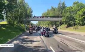 На фестивале «Балтик Ралли» прошел традиционный мотопарад до границы с Финляндией