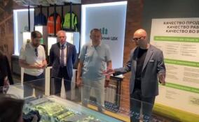 Александр Дрозденко побывал в корпоративном музее Светогорского ЦБК