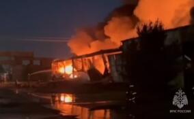 Прокуратура начала проверку после пожара в ангаре в деревне Лепсари