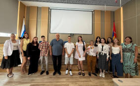 Дети-сироты из Всеволожского района получили ключи от своих квартир