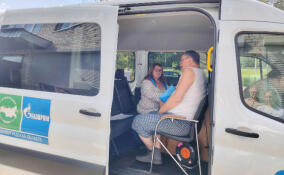 Жители поселка Ушаки смогли подать заявки на газификацию в мобильном офисе «Газпрома»