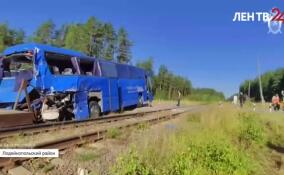 Пострадавшие при столкновении автобуса и поезда паломники остаются в больницах