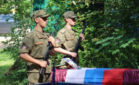 В Кировском районе проводили в последний путь участника СВО Владимира Белевского